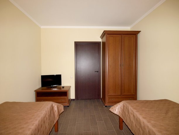 Люкс №4 * 2-х ком. двухкомнатный, база отдыха «Водный мир», Кирилловка. Фото 6