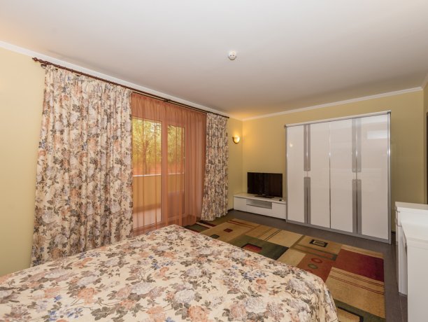 Люкс №11 * 2-х ком. двухкомнатный, база отдыха «Водный мир», Кирилловка. Фото 4