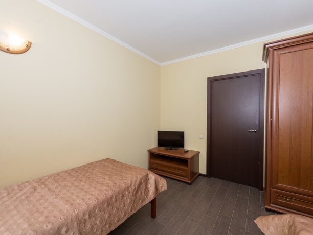 Люкс №11 * 2-х ком. двухкомнатный, база отдыха «Водный мир», Кирилловка. Фото 6