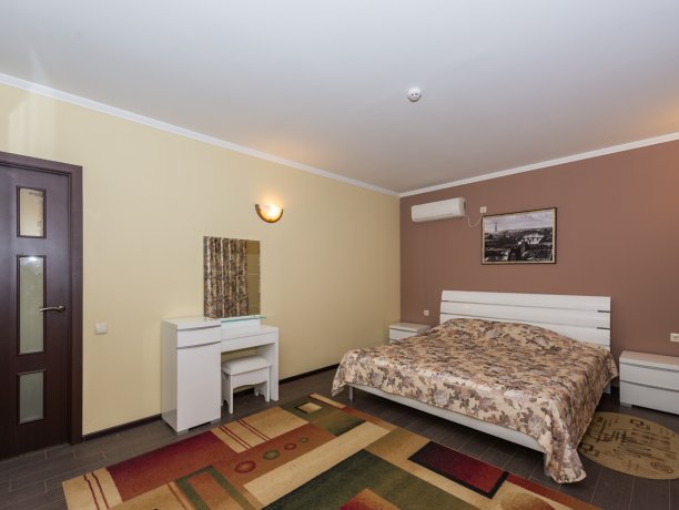 Люкс №11 * 2-х ком. двухкомнатный, база отдыха «Водный мир», Кирилловка. Фото 8