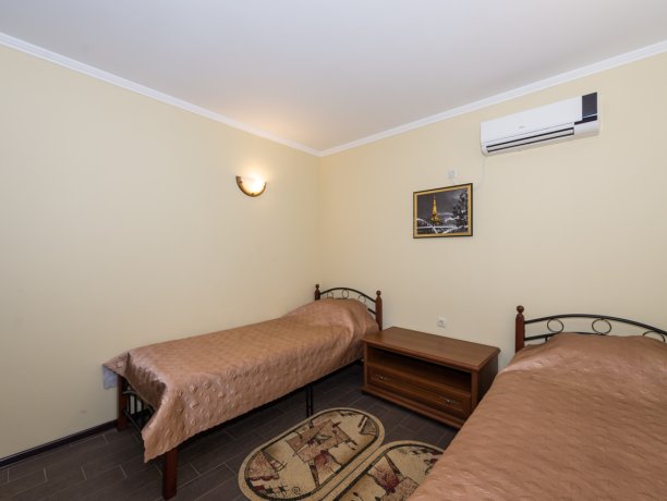 Люкс №12 * 2-х ком. двухкомнатный, база отдыха «Водный мир», Кирилловка. Фото 4