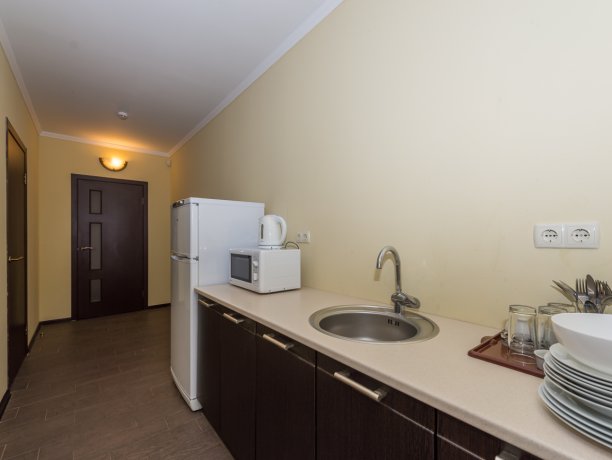 Люкс №12 * 2-х ком. двухкомнатный, база отдыха «Водный мир», Кирилловка. Фото 6