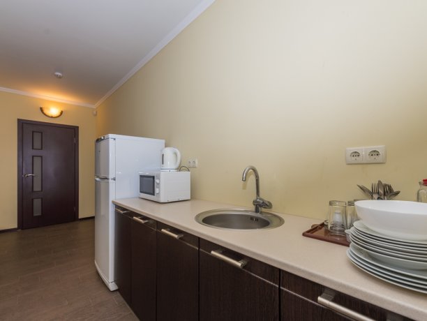 Люкс №14 * 2-х ком. двухкомнатный, база отдыха «Водный мир», Кирилловка. Фото 7