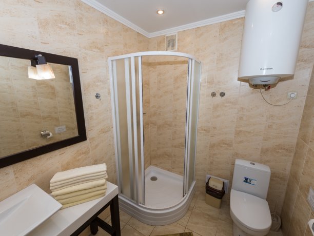 Люкс №14 * 2-х ком. двухкомнатный, база отдыха «Водный мир», Кирилловка. Фото 12