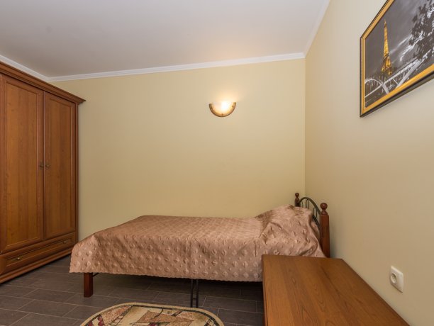 Люкс №190 * 2-х ком. двухкомнатный, база отдыха «Водный мир», Кирилловка. Фото 6