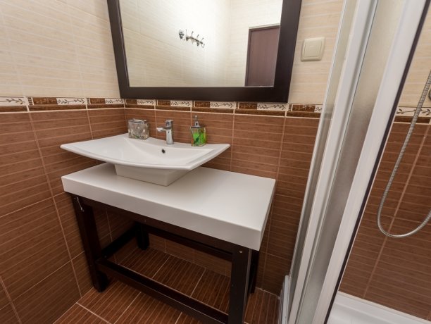 Люкс №91 * 2-х ком. двухкомнатный, база отдыха «Водный мир», Кирилловка. Фото 13