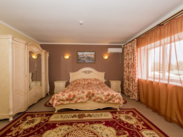 Люкс №91 * 2-х ком. двухкомнатный, база отдыха «Водный мир», Кирилловка. Фото 2