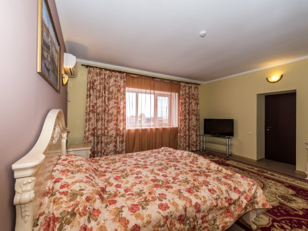 Люкс №91 * 2-х ком. двухкомнатный, база отдыха «Водный мир», Кирилловка. Фото 3