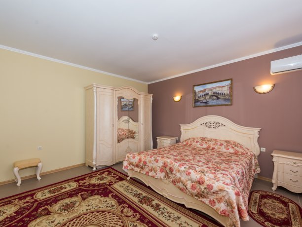 Люкс №91 * 2-х ком. двухкомнатный, база отдыха «Водный мир», Кирилловка. Фото 4