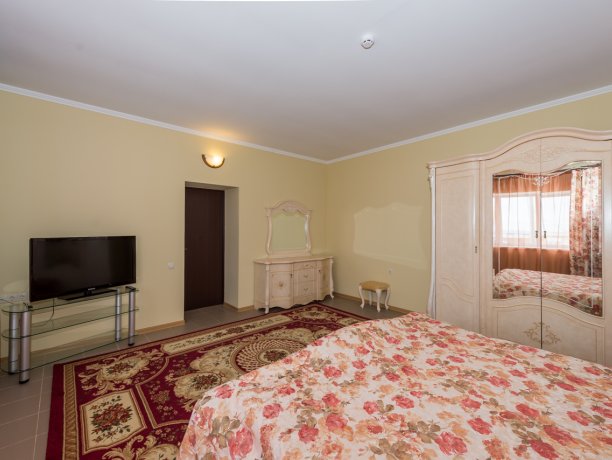 Люкс №91 * 2-х ком. двухкомнатный, база отдыха «Водный мир», Кирилловка. Фото 5