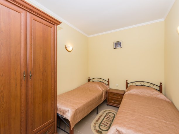 Люкс №91 * 2-х ком. двухкомнатный, база отдыха «Водный мир», Кирилловка. Фото 7