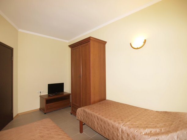 Люкс №117 * 2-х ком. двухкомнатный, база отдыха «Водный мир», Кирилловка. Фото 7