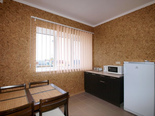 Люкс №117 * 2-х ком. двухкомнатный, база отдыха «Водный мир», Кирилловка. Фото 3