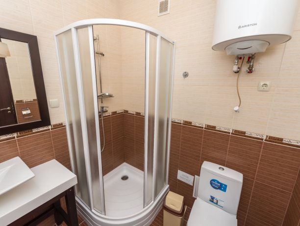 Люкс №101 2-х ком. двухкомнатный, база отдыха «Водный мир», Кирилловка. Фото 11