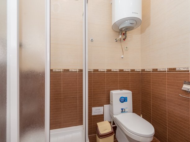 Люкс №101 2-х ком. двухкомнатный, база отдыха «Водный мир», Кирилловка. Фото 13