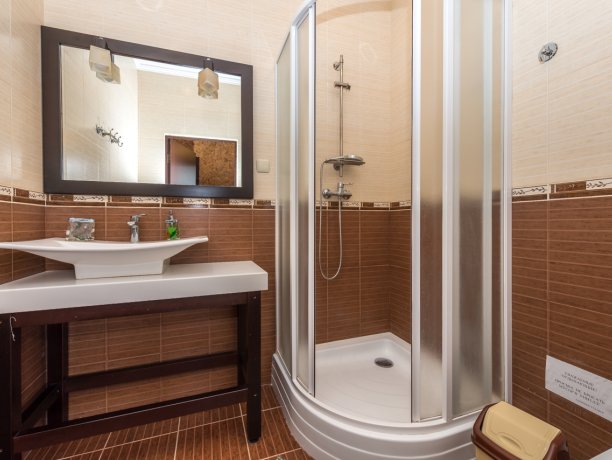 Люкс №101 2-х ком. двухкомнатный, база отдыха «Водный мир», Кирилловка. Фото 9