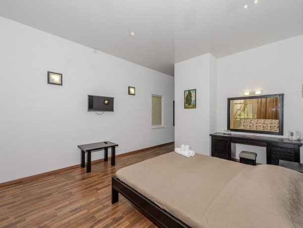 Люкс + №1 однокомнатный, база отдыха «Azov le Chalet», Кирилловка. Фото 3