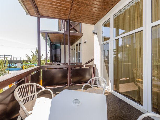 Люкс + №1 однокомнатный, база отдыха «Azov le Chalet», Кирилловка. Фото 8