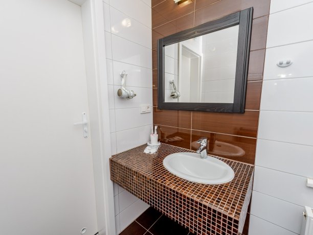 Люкс + №6 однокомнатный, база отдыха «Azov le Chalet», Кирилловка. Фото 7