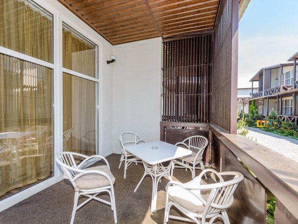 Люкс + №8 однокомнатный, база отдыха «Azov le Chalet», Кирилловка. Фото 6