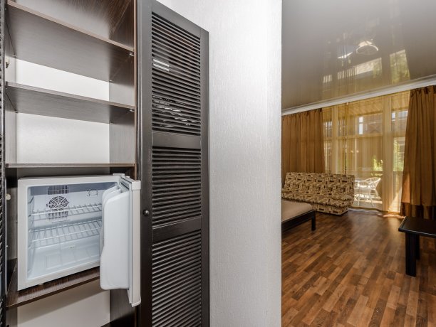 Люкс + №19 однокомнатный, база отдыха «Azov le Chalet», Кирилловка. Фото 5