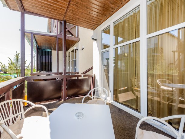 Люкс + №24 однокомнатный, база отдыха «Azov le Chalet», Кирилловка. Фото 8