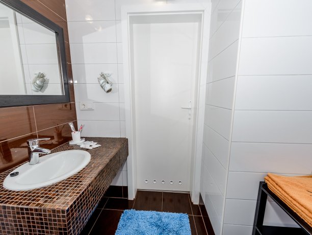 Deluxe №12 однокомнатный, база отдыха «Azov le Chalet», Кирилловка. Фото 12