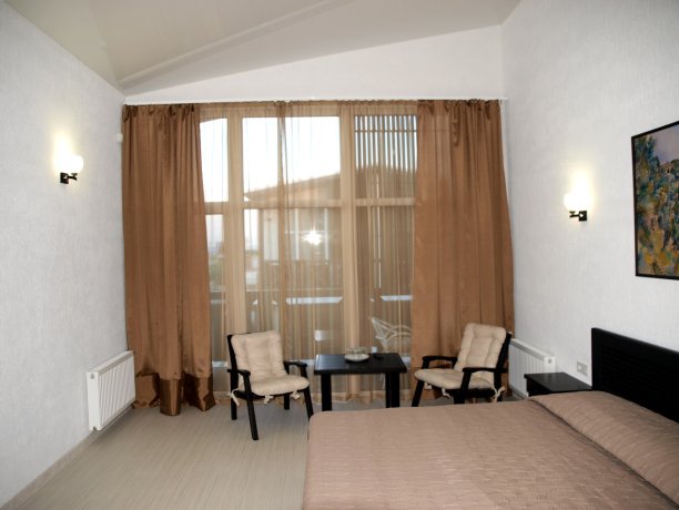 Deluxe №16 однокомнатный, база отдыха «Azov le Chalet», Кирилловка. Фото 2