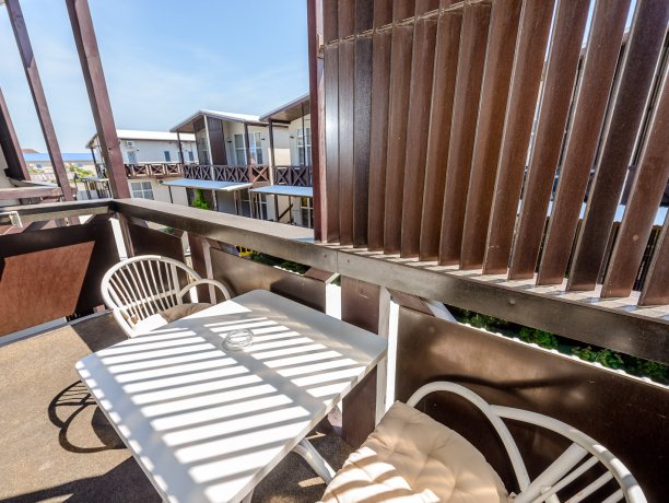 Deluxe №29 однокомнатный, база отдыха «Azov le Chalet», Кирилловка. Фото 3