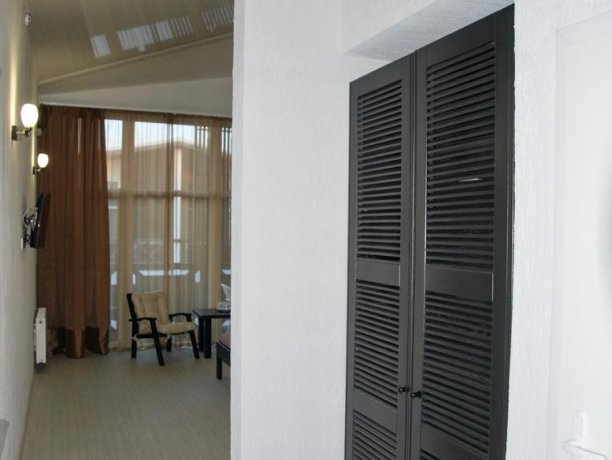 Deluxe №31 однокомнатный, база отдыха «Azov le Chalet», Кирилловка. Фото 5