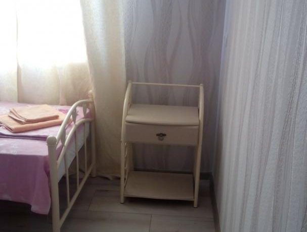 Люкс 8-1 (две спальни) двухкомнатный, база отдыха «Орион», Кирилловка. Фото 7