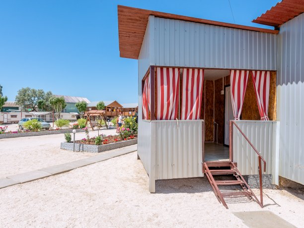 Стандарт 19 (вид на бассейн) однокомнатный, гостиничный комплекс «Tropicanka Resort Hotel», Кирилловка. Фото 1