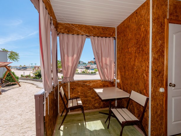 Стандарт 19 (вид на бассейн) однокомнатный, гостиничный комплекс «Tropicanka Resort Hotel», Кирилловка. Фото 3