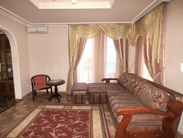 Люкс №4 (кот. 1) , база отдыха «Мир», Кирилловка. Фото 4