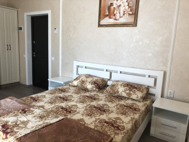 Люкс №4 (корп. 7) однокомнатный, база отдыха «Мир», Кирилловка. Фото 1