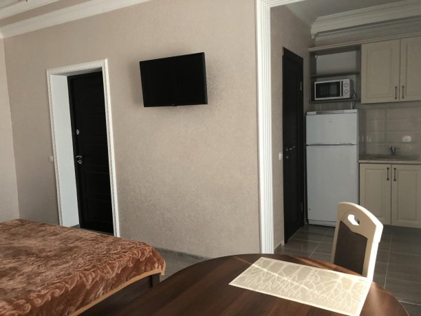 Люкс №7 (корп. 7) однокомнатный, база отдыха «Мир», Кирилловка. Фото 4