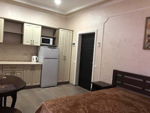 Люкс №3 (корп. 7) однокомнатный, база отдыха «Мир», Кирилловка. Фото 3