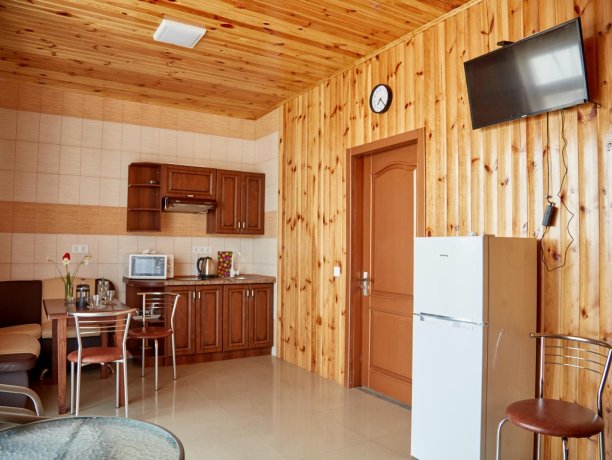 Апартаменты-студио вид на море №67 (корп. 1) двухкомнатный, база отдыха «Автомобилист», Кирилловка. Фото 7