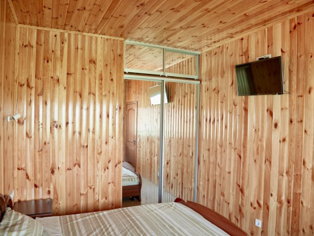 Апартаменты-студио вид на море №68 (корп. 1) двухкомнатный, база отдыха «Автомобилист», Кирилловка. Фото 3