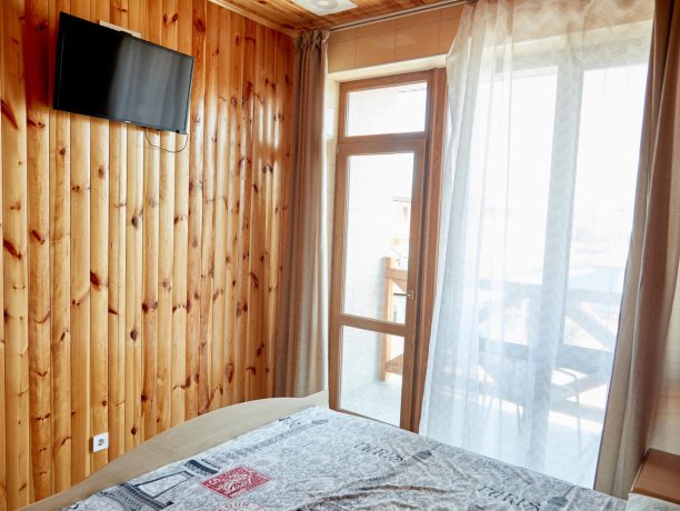 Апартаменты вид на море №61 (корп. 1) двухкомнатный, база отдыха «Автомобилист», Кирилловка. Фото 3