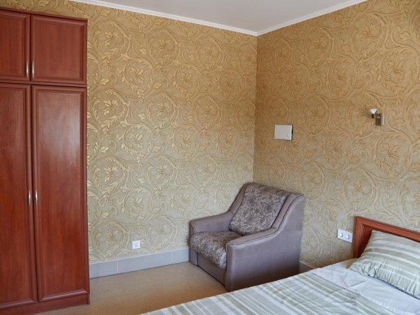 Апартаменты №44 (корп. 1) двухкомнатный, база отдыха «Автомобилист», Кирилловка. Фото 2