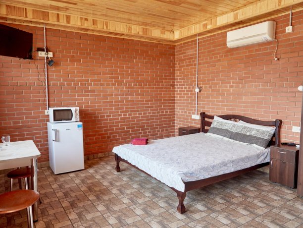 Люкс-студио терраса №73 (корп. 2) однокомнатный, база отдыха «Автомобилист», Кирилловка. Фото 1