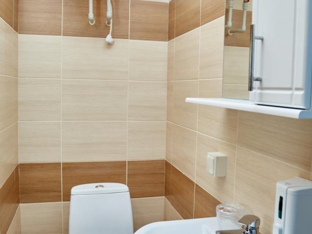 Семейный-люкс вид на море №84 (корп. 2) двухкомнатный, база отдыха «Автомобилист», Кирилловка. Фото 5