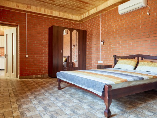 Семейный-люкс вид на море №84 (корп. 2) двухкомнатный, база отдыха «Автомобилист», Кирилловка. Фото 1