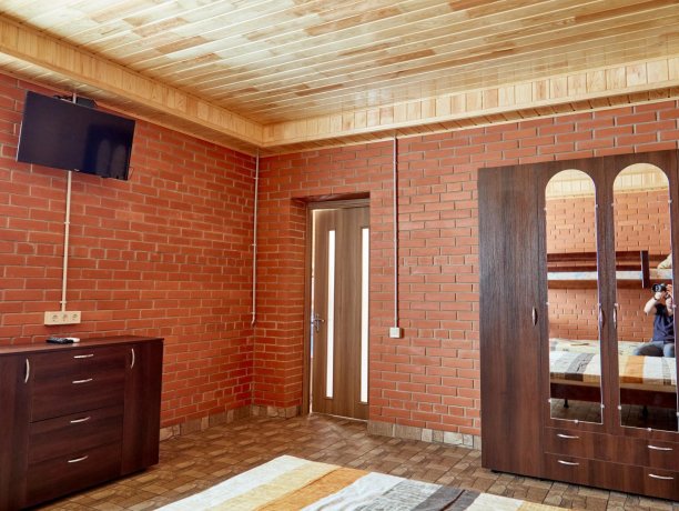 Семейный-люкс вид на море №84 (корп. 2) двухкомнатный, база отдыха «Автомобилист», Кирилловка. Фото 12