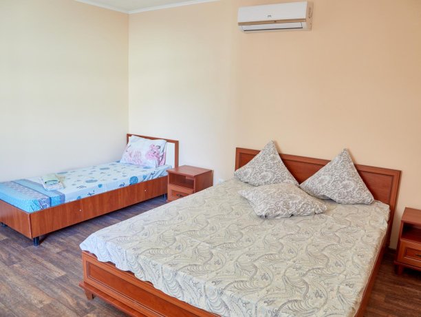 Апартаменты-студио №43 (корп. 3) двухкомнатный, база отдыха «Автомобилист», Кирилловка. Фото 2