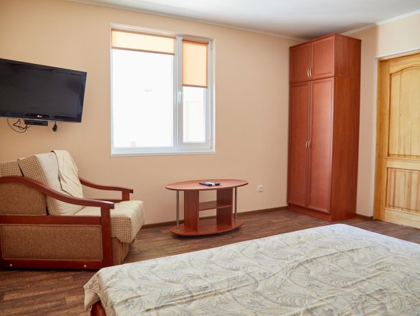 Апартаменты-студио №43 (корп. 3) двухкомнатный, база отдыха «Автомобилист», Кирилловка. Фото 4