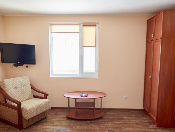 Апартаменты-студио №43 (корп. 3) двухкомнатный, база отдыха «Автомобилист», Кирилловка. Фото 7