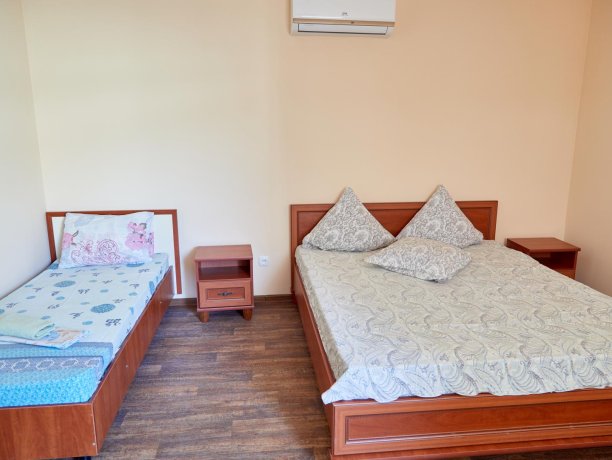 Апартаменты-студио №43 (корп. 3) двухкомнатный, база отдыха «Автомобилист», Кирилловка. Фото 5