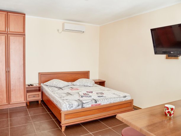 Люкс-студио терраса №40 (корп. 3) однокомнатный, база отдыха «Автомобилист», Кирилловка. Фото 2